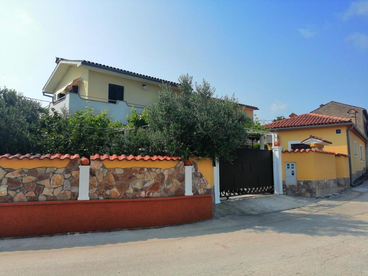 T&D Apartmani بولا المظهر الخارجي الصورة